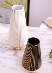 湯河店 簡(jiǎn)約現(xiàn)代家居裝飾白黑金色陶瓷花瓶花插花器三件套工藝品擺件軟裝a